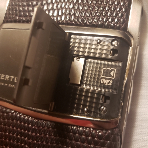 VERTU SIGNATURE TOUCH GRAPE LIZARD/TITANIUM - Picture 4 of 16